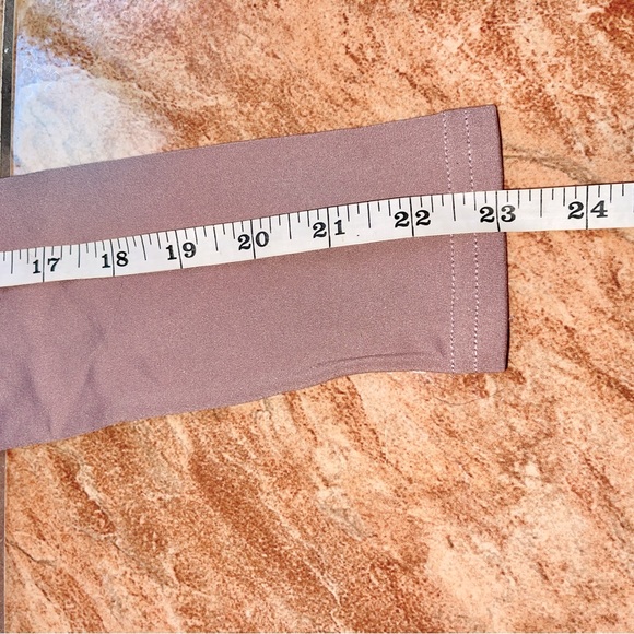 Coordinated set - Mauve 2 piece workout set - Picture 5 of 12